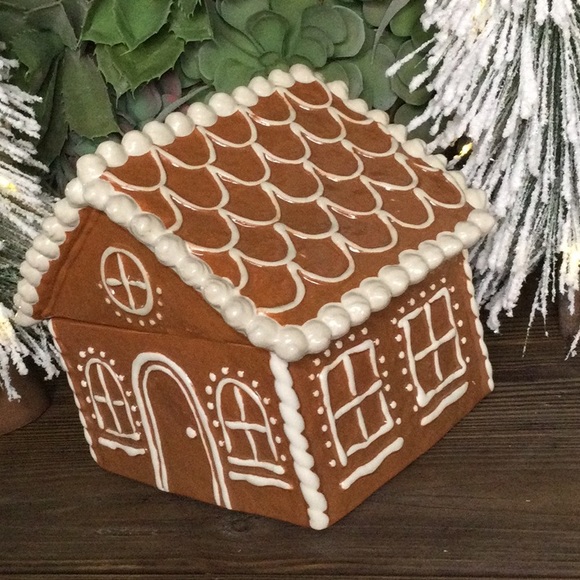 Pottery Barn Whimsical Lidded Holiday Gingerbread House Stoneware Cookie Jar BN - Picture 7 of 16